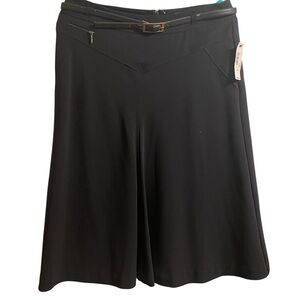 Skirt NW A line Front pleat Yoke seams Read Details size 10